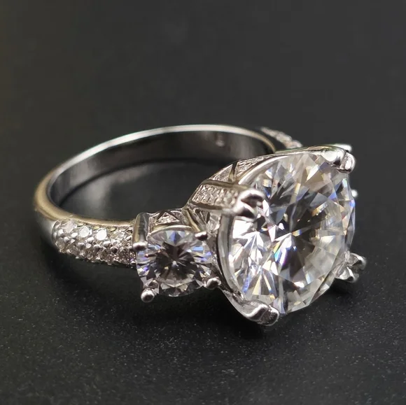 5ct Moissanite 3-Stone Ring – Size 6 (S925 Solid Silver) - Picture 3 of 15
